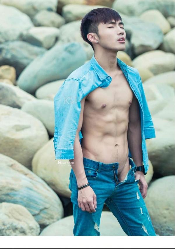 Whoseman-8-花漾文青男孩-許禾